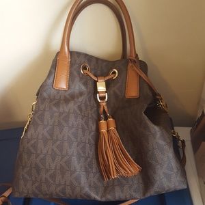Micheal Kors signatue bag